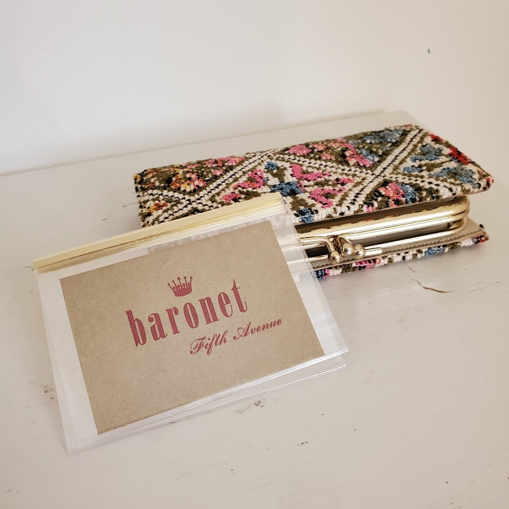 Vintage Baronet Floral Needlepoint Tapestry Kiss Lock Wallet